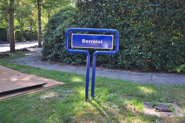 Straatnaambord: Berrélei