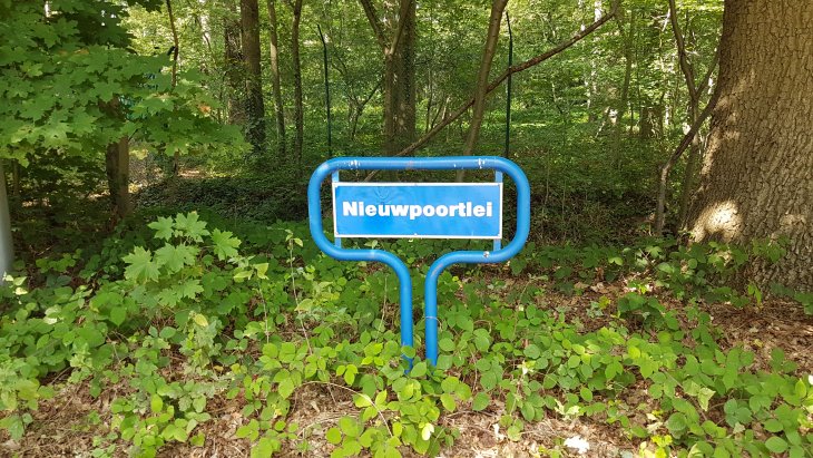 Straatnaambord: Nieuwpoortlei