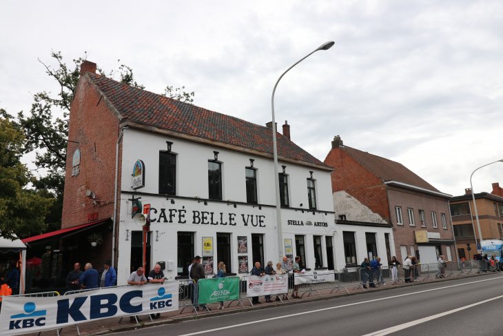 Wielerwedstrijd voor Nieuwelingen Grote prijs Café Belle Vue