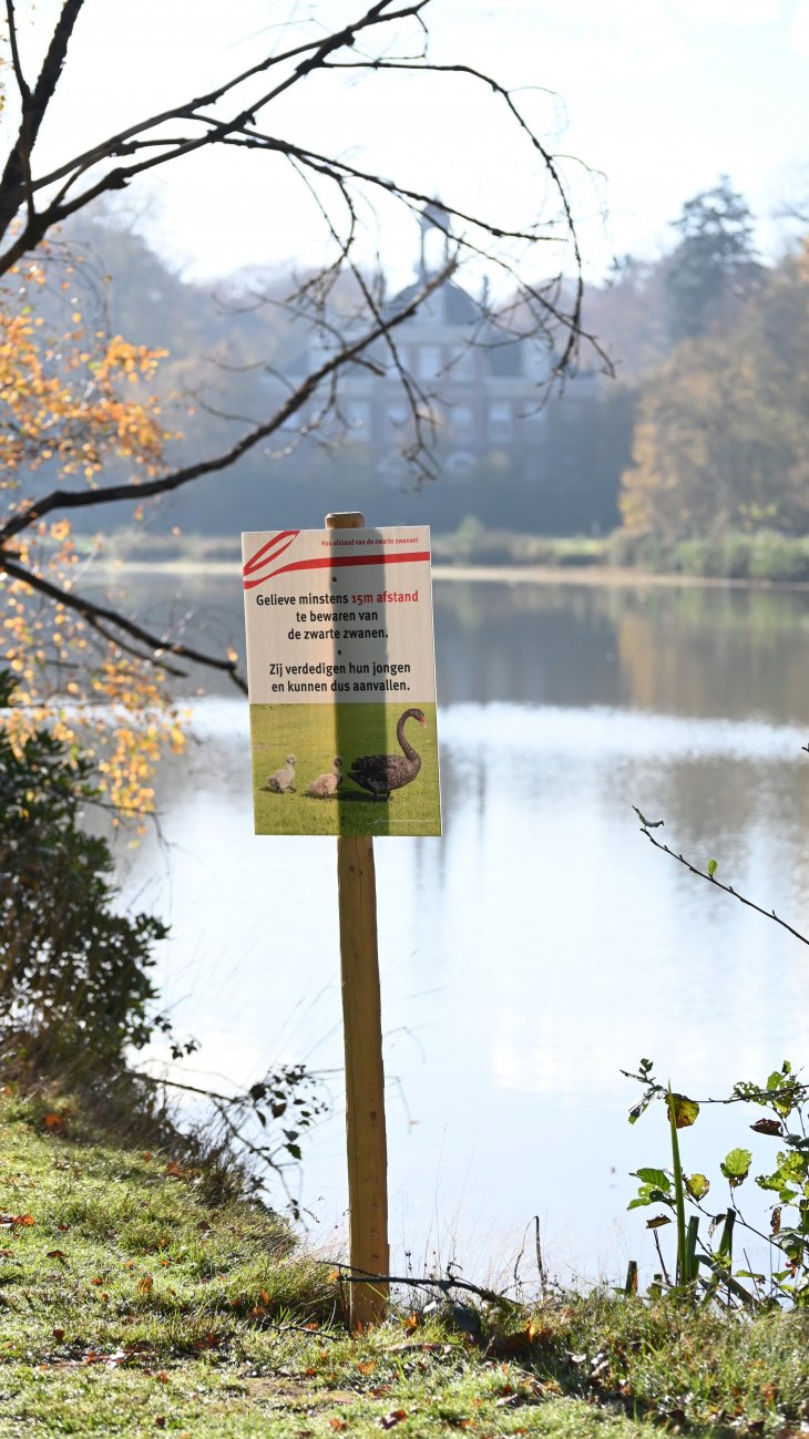 Waarschuwingsbord voor de zwarte zwanen.